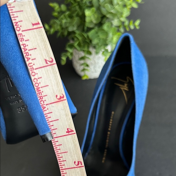 Giuseppe Zanotti Royal Blue Heels with Gold Detail - Picture 9 of 16